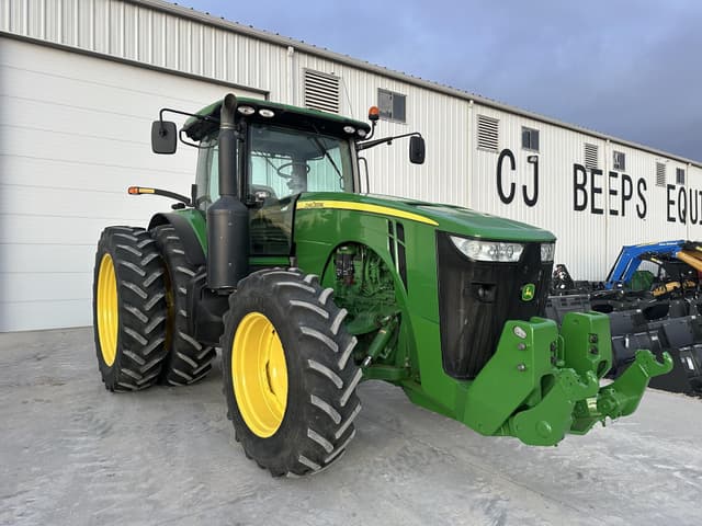 Image of John Deere 8235R equipment image 2