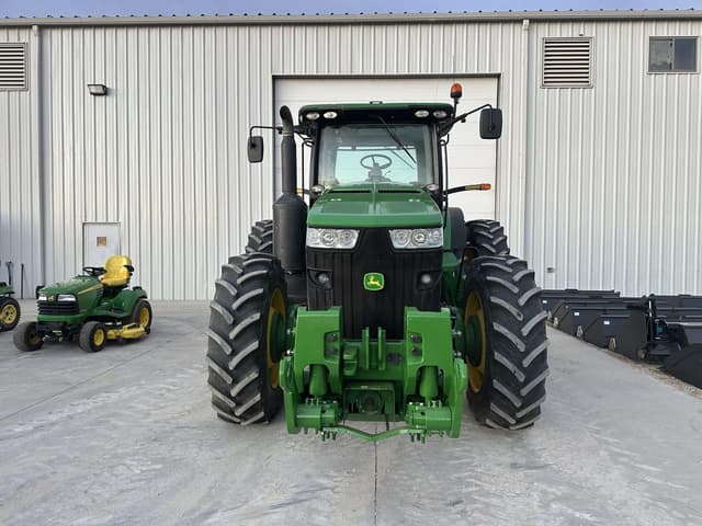 Image of John Deere 8235R equipment image 1