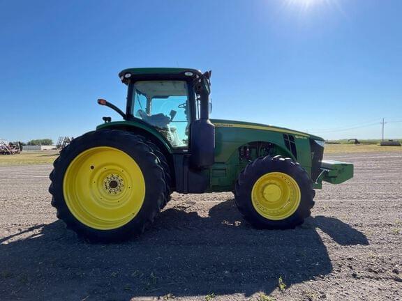 Image of John Deere 8235R equipment image 1