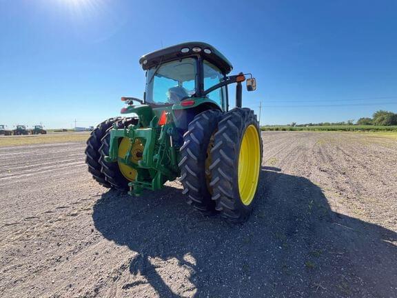 Image of John Deere 8235R equipment image 2