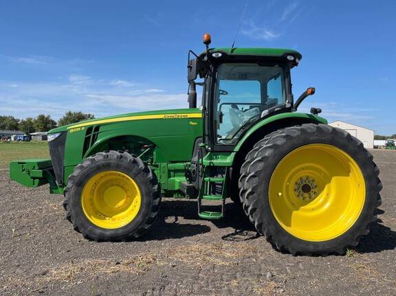 Image of John Deere 8235R equipment image 1