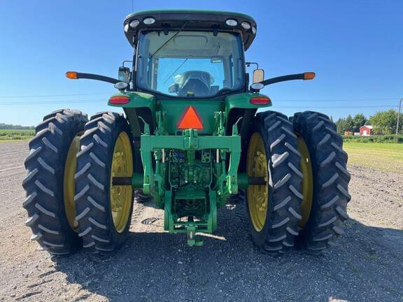 Image of John Deere 8235R equipment image 3