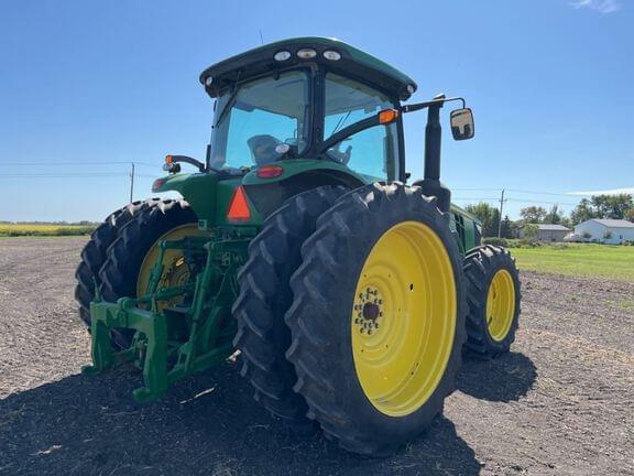 Image of John Deere 8235R equipment image 4