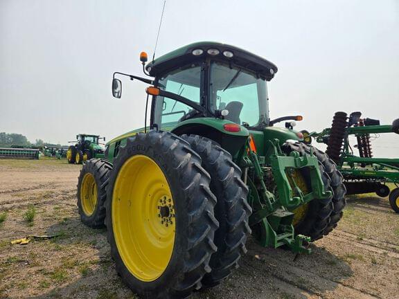 Image of John Deere 8235R equipment image 1