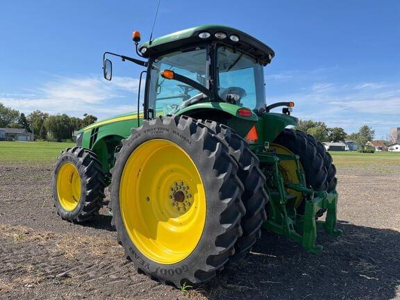 Image of John Deere 8235R equipment image 2