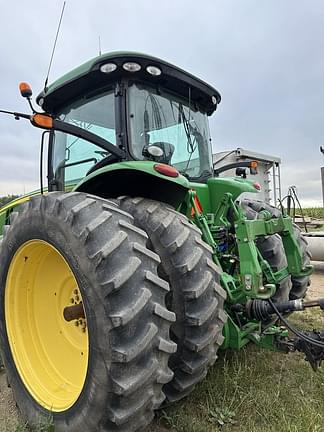 Image of John Deere 8235R equipment image 3