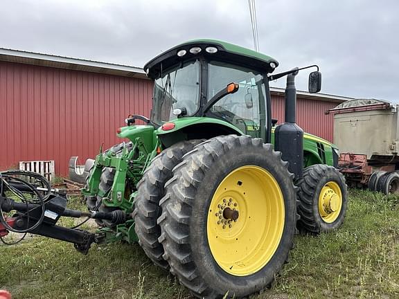 Image of John Deere 8235R equipment image 2