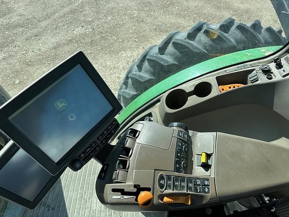 Image of John Deere 8245R equipment image 2