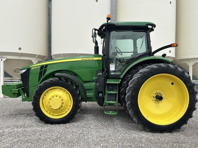 Image of John Deere 8245R equipment image 2