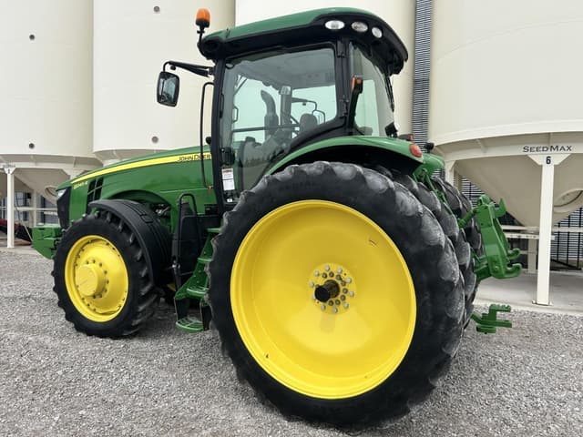 Image of John Deere 8245R equipment image 4
