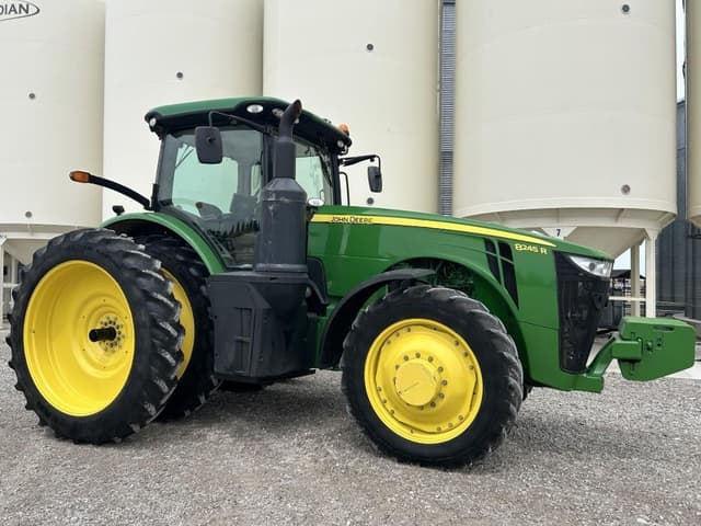 Image of John Deere 8245R equipment image 1