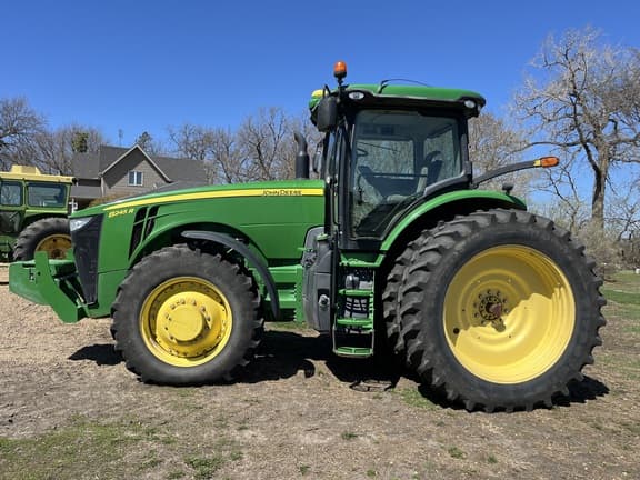 Image of John Deere 8245R equipment image 2