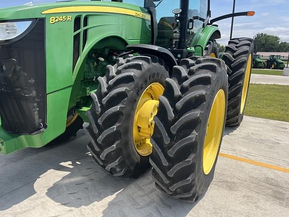 Image of John Deere 8245R equipment image 4