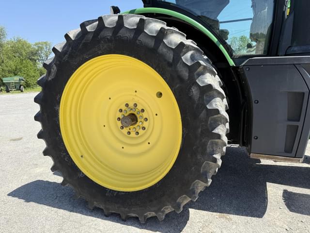 Image of John Deere 8245R equipment image 4