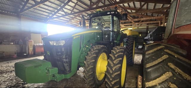 Image of John Deere 8245R equipment image 1