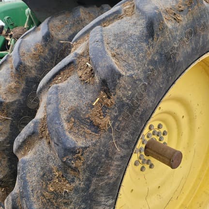 Image of John Deere 8245R equipment image 3