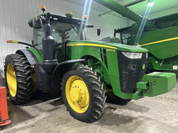 Image of John Deere 8245R equipment image 2