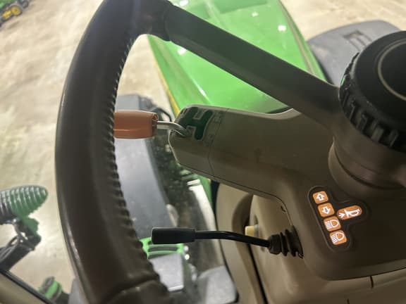 Image of John Deere 8245R equipment image 3