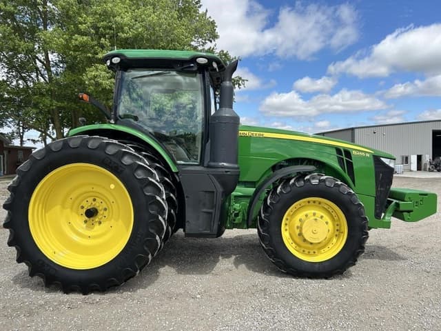 Image of John Deere 8245R equipment image 3