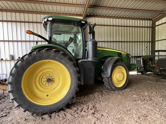 Image of John Deere 8245R equipment image 1