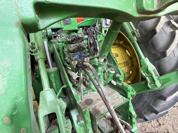 Image of John Deere 8245R equipment image 4