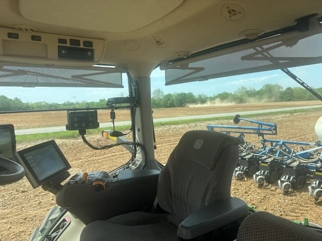 Image of John Deere 8245R equipment image 4