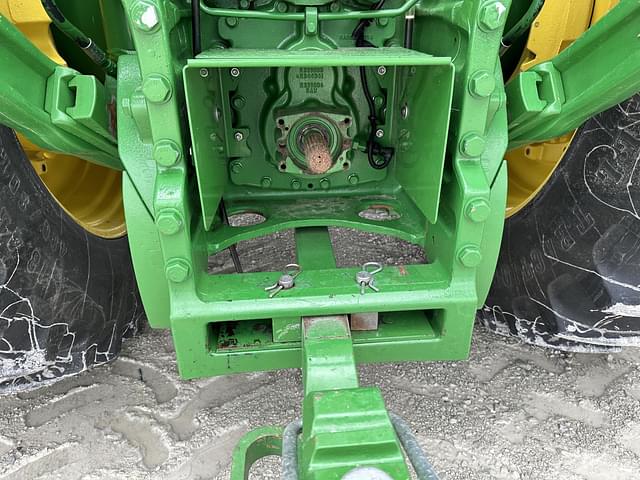 Image of John Deere 8245R equipment image 4