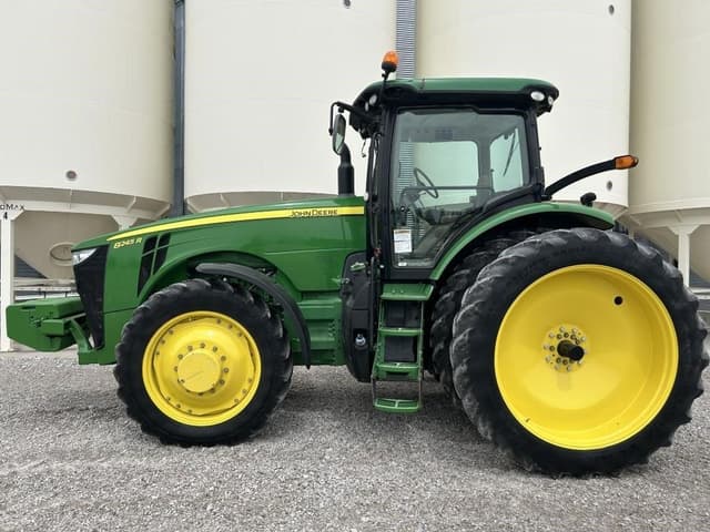 Image of John Deere 8245R equipment image 2