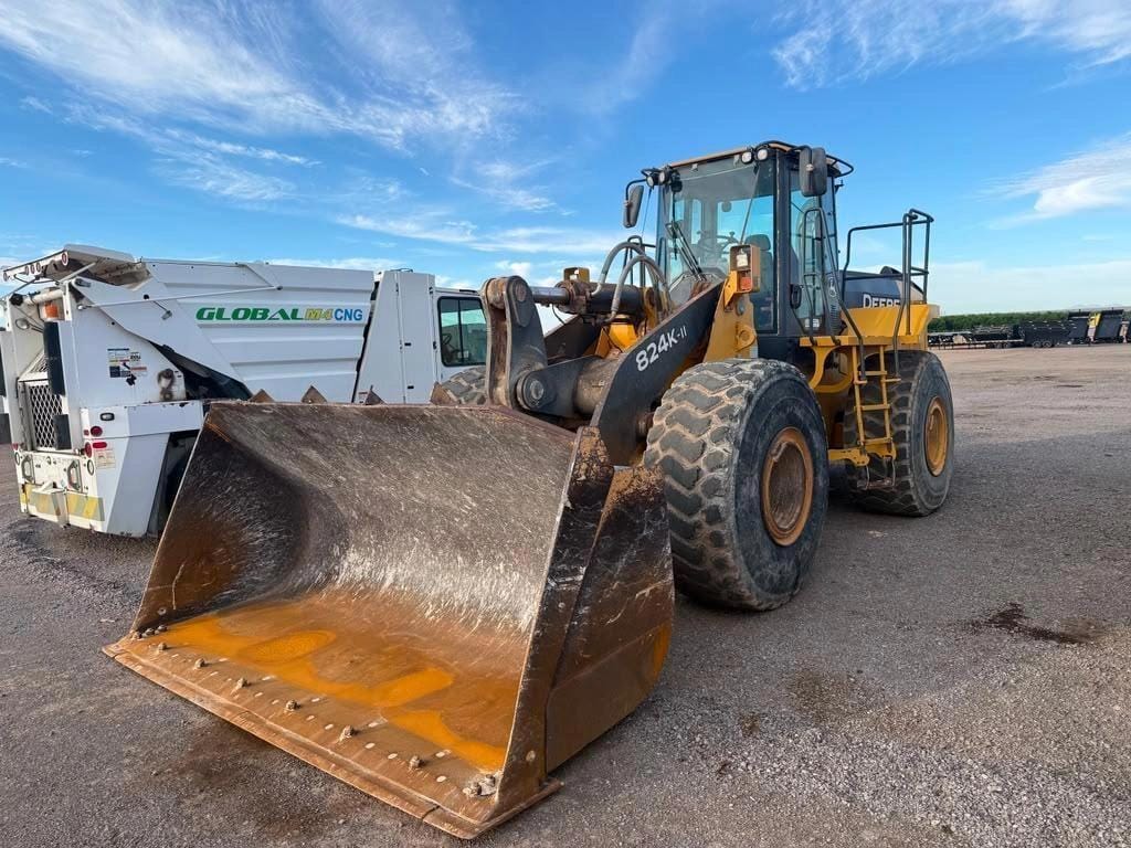 2014 John Deere 824K-II Equipment Image0
