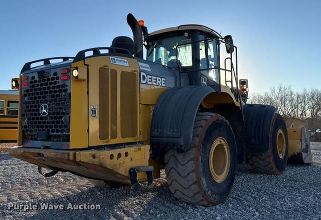 Image of John Deere 824K equipment image 4