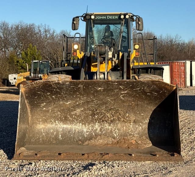 Image of John Deere 824K equipment image 1