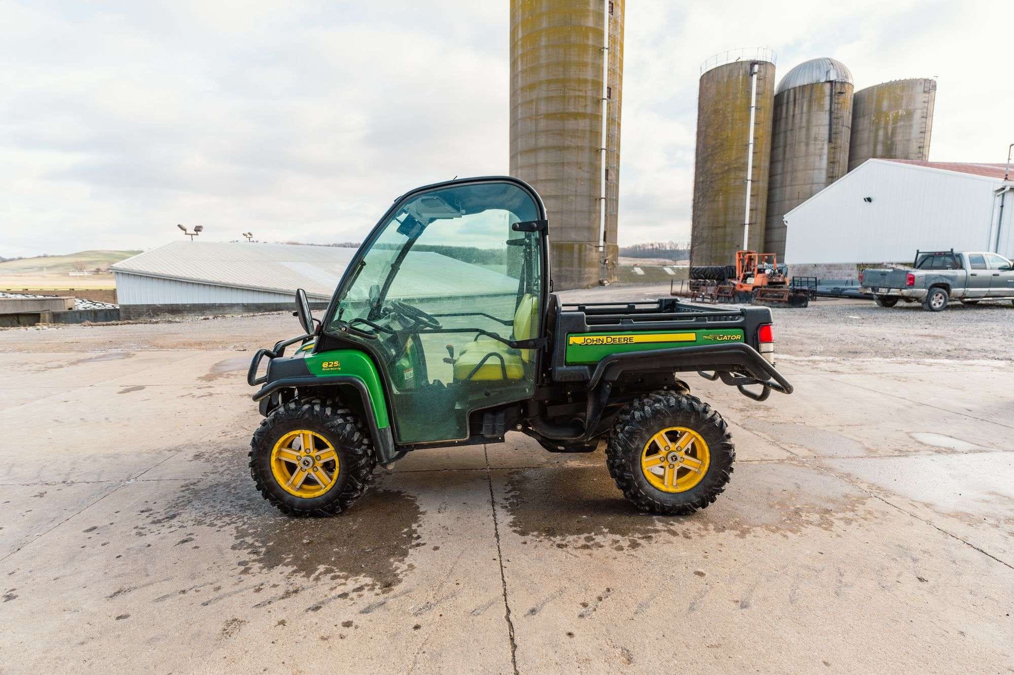 2014 John Deere Gator XUV 825i Equipment Image0