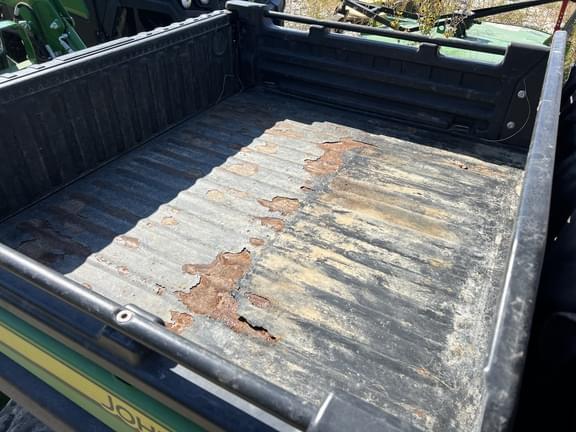Image of John Deere Gator XUV 825i equipment image 4