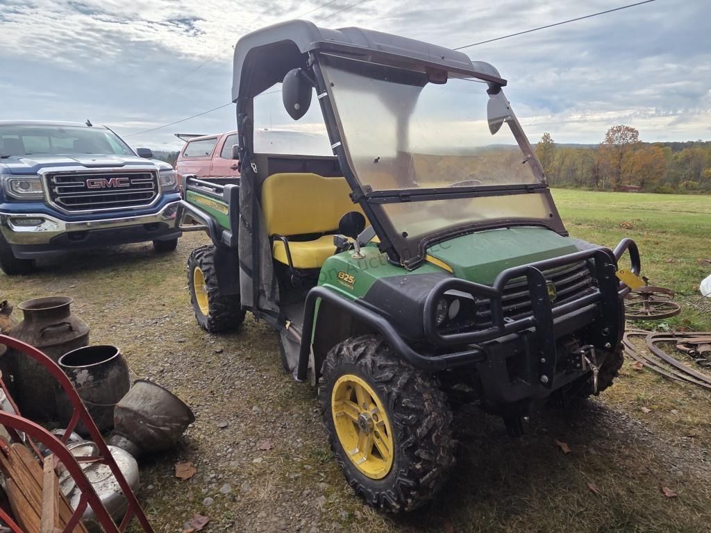 2014 John Deere Gator XUV 825i Equipment Image0