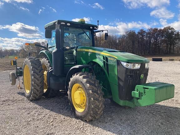 Image of John Deere 8260R equipment image 1