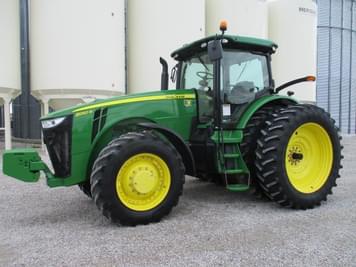 Main image John Deere 8260R