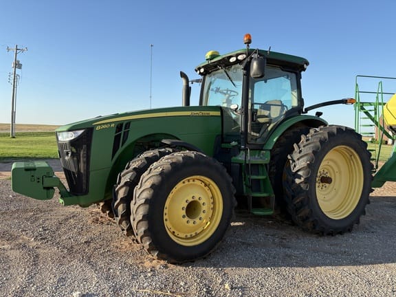 2014 John Deere 8260R Equipment Image0