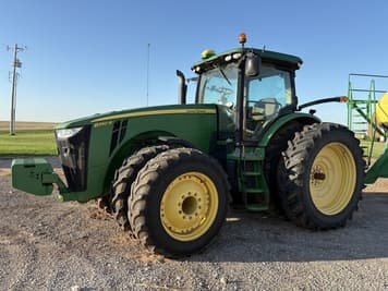 Main image John Deere 8260R