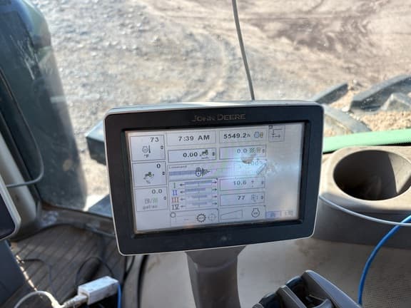 Image of John Deere 8260R equipment image 4
