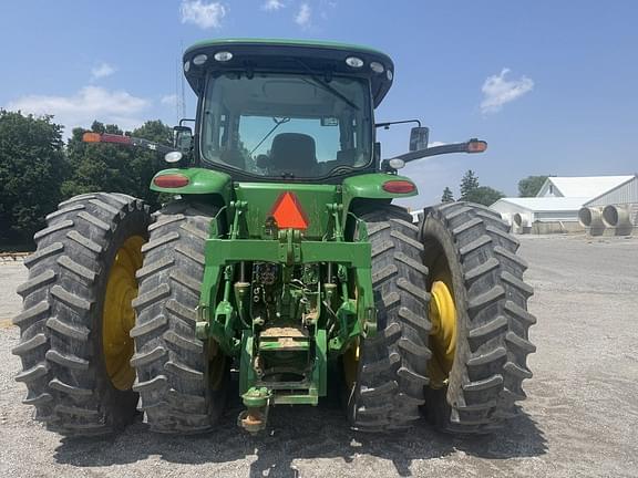 Image of John Deere 8260R equipment image 2