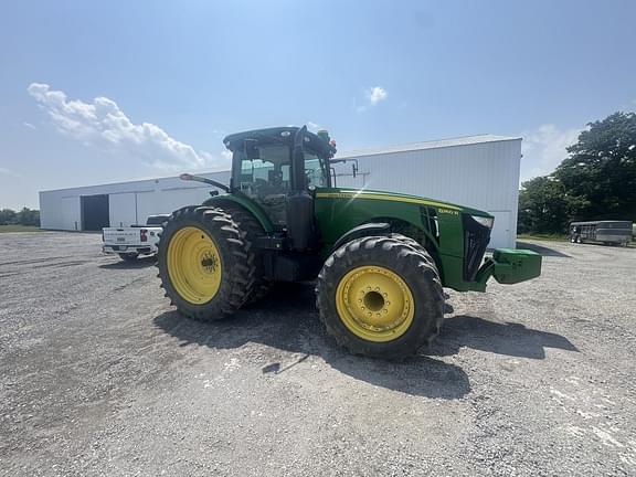 Image of John Deere 8260R equipment image 3