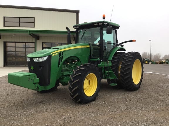 Main image John Deere 8260R