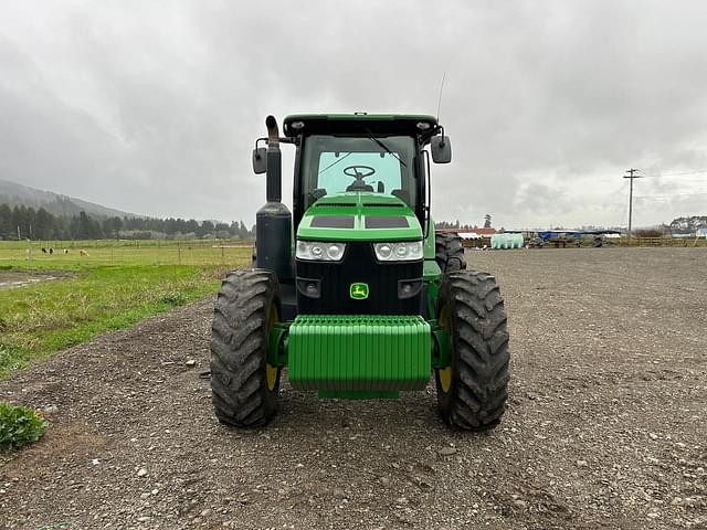 Image of John Deere 8260R equipment image 1