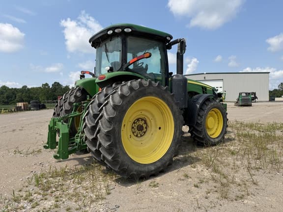 Image of John Deere 8260R equipment image 4