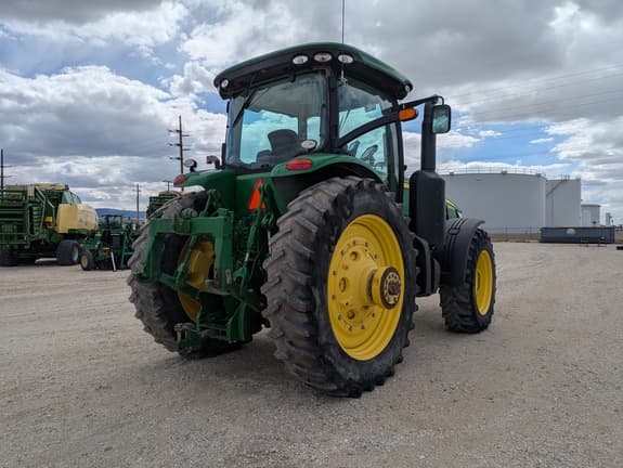Image of John Deere 8260R equipment image 4