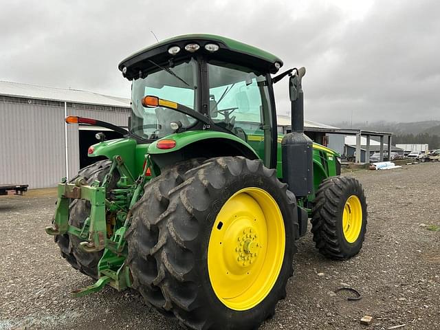 Image of John Deere 8260R equipment image 4