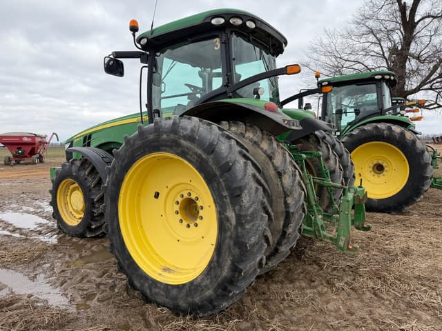 Image of John Deere 8260R equipment image 3