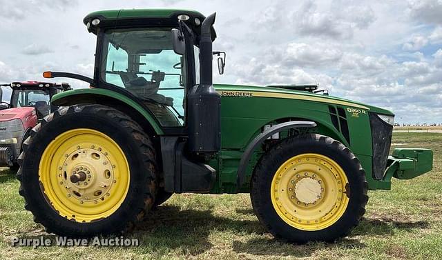 Image of John Deere 8260R equipment image 3