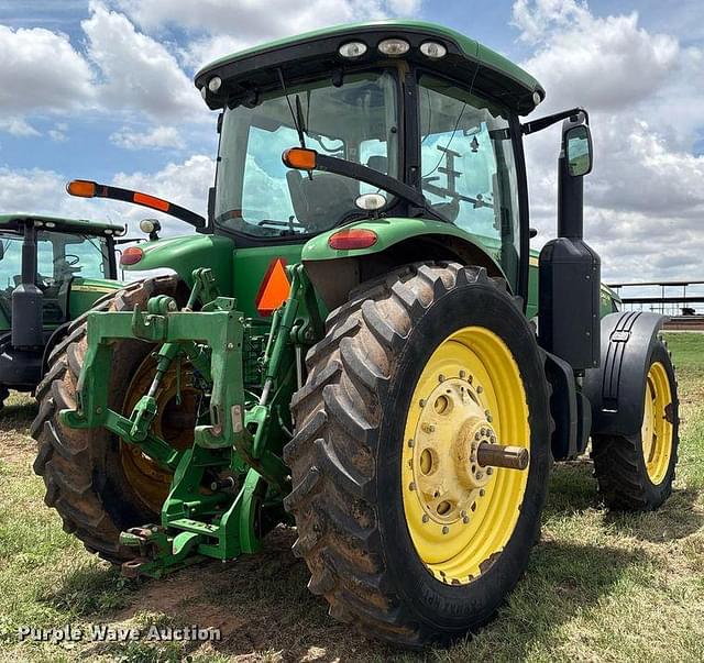 Image of John Deere 8260R equipment image 4