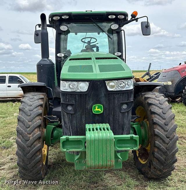 Image of John Deere 8260R equipment image 1